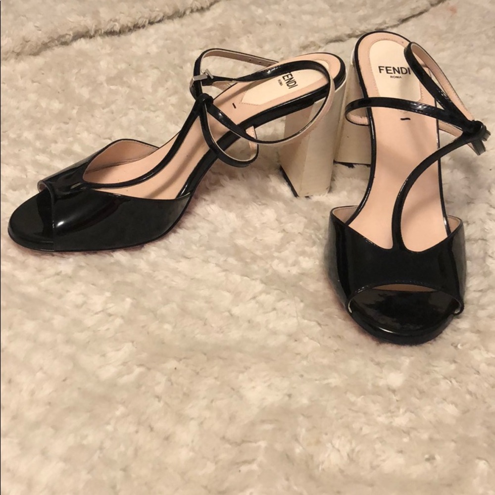 💜FENDI SIZE 37 heels 💜